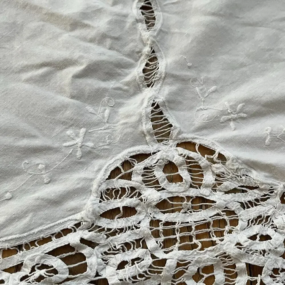 Vintage White Floral Lace Cut Out Corner Tablecloth 61